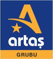 Artaş Grubu logosu, mavi bir arka plan üzerinde stilize edilmiş sarı bir "A" harfini içerir. "A" harfinin altında sarı bir yıldız ve siyah küçük harflerle "artaş" kelimesi bulunur. Logonun alt kısmında, gurur duyduğumuz Referanslarımızı vurgulayan siyah büyük harflerle "GRUBU" kelimesi bulunan sarı bir kenarlık bulunur.